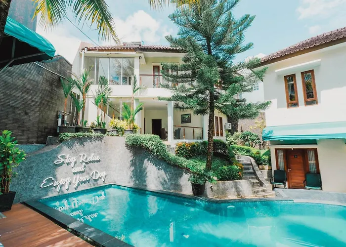 Aleyra Hotel And Villa'S Garut