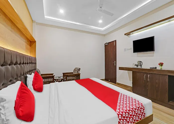 Oyo Flagship Prakash Inn Near Fun Republic Mall