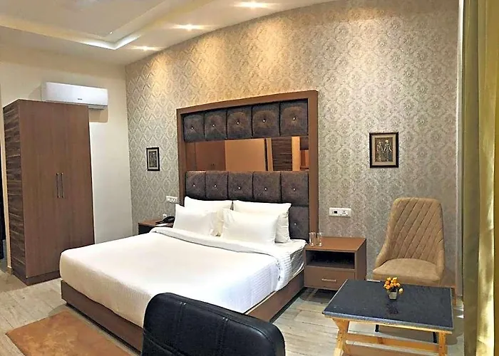 Spt Clarks Inn Suites, Mandi
