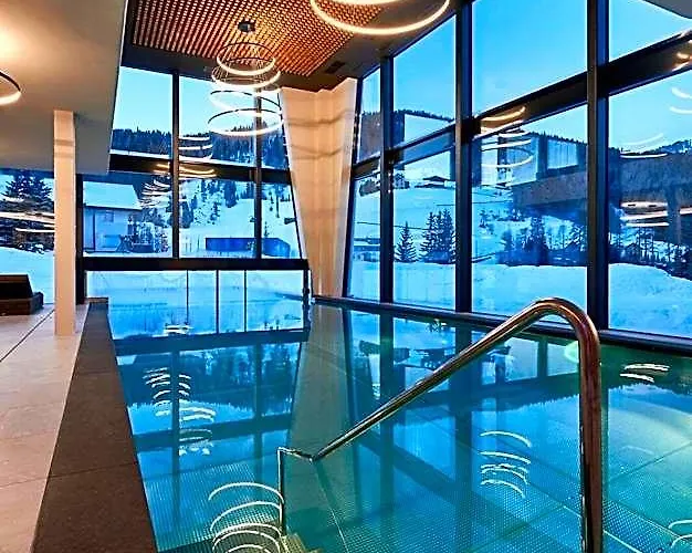 Hotel Stoeres - Active wellbeing St. Kassian