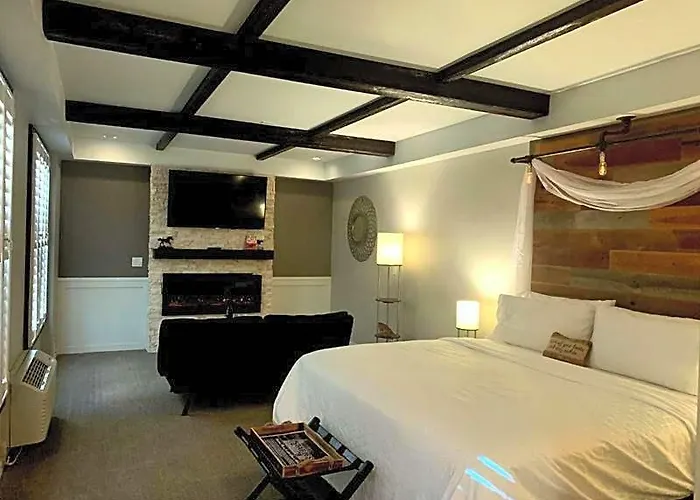 Cedar Stables Inn & Suites Sandusky