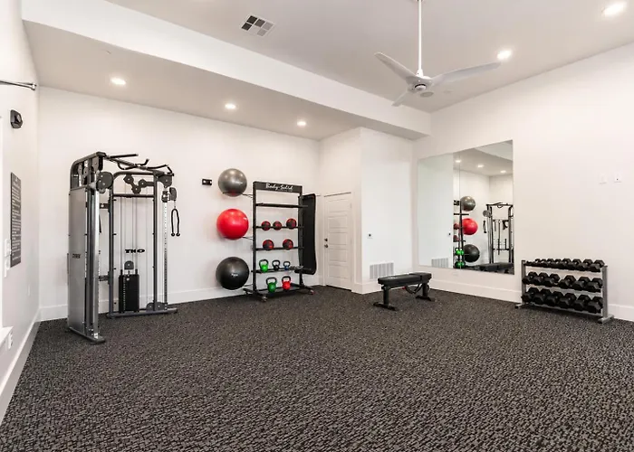 Modern 2Br Pet-Friendly Wd Pool&Gym Utsa