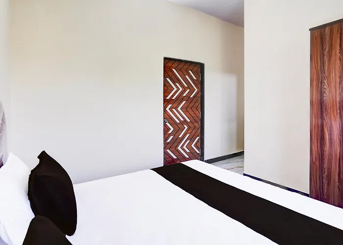 Hotel O Midwaytreat Burhanpur