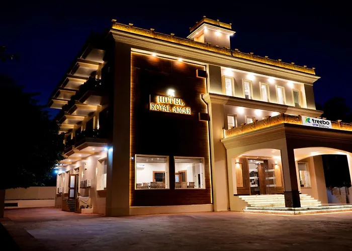 Treebo Premium Royal Amar With Mountain View And Swimming Pool