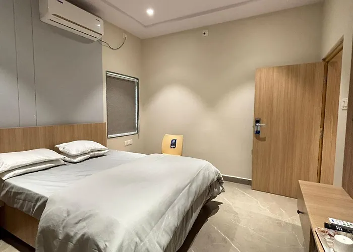 Hotel Arunodaya Avenue