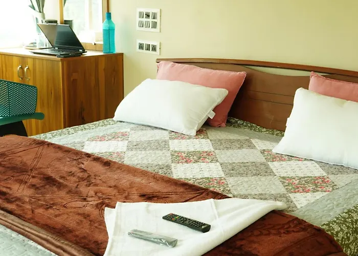 Vasu Inn - Rooms In Valparai