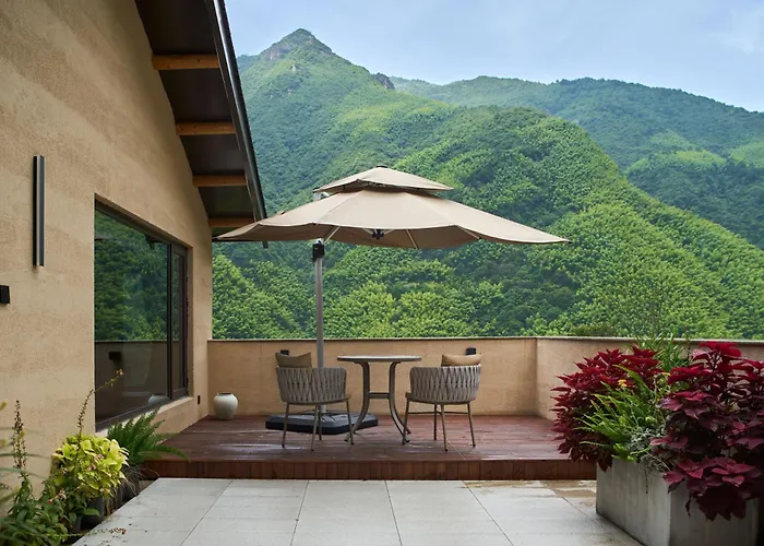 Quzhou Rixi Mountain Middle Homestay