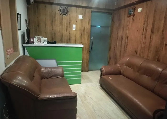 Super Townhouse Hatia Railway Station Formerly Laxmi Guest House