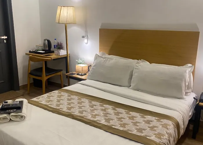 Saltstayz Express - Golf Course Road & Dlf Phase-1