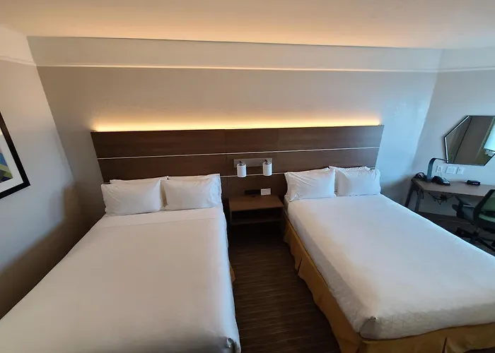 Holiday Inn Express & Suites Galveston West-Seawall