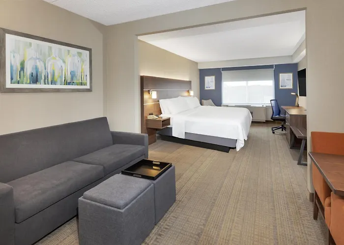 Holiday Inn Express & Suites Riverhead - Long Island By Ihg