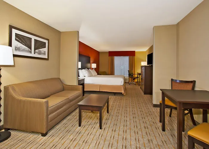 Holiday Inn Express & Suites Springfield By Ihg