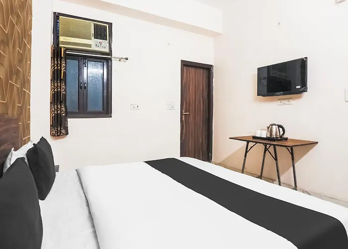 Super Hotel O Downtown Uttam Nagar Formerly Town Plaza