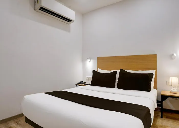 Super Townhouse Akota Vadodara