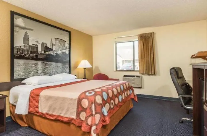 Super 8 By Wyndham Franklin/Middletown Area Hotel