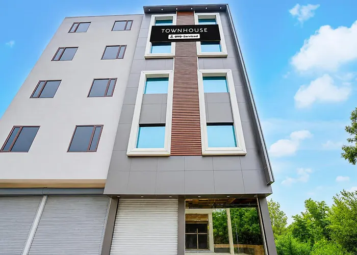 Super Townhouse Punjabi University Formerly Valley View
