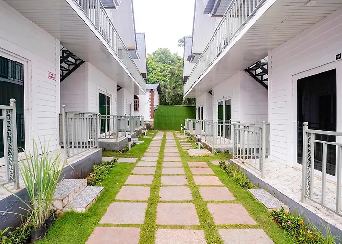 Fabhotel Mayura Nature Resort - Nr Club Cubana