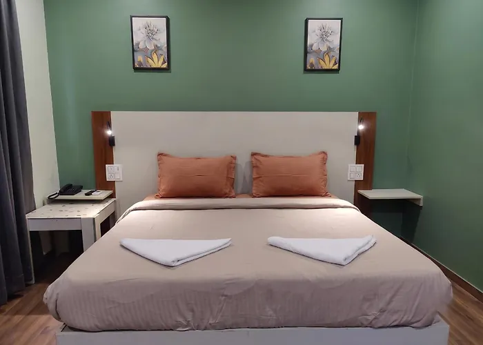 Fabhotel Elegance Inn