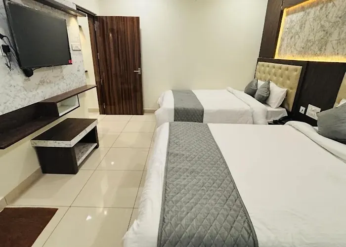 Hotel Madhavi Elite