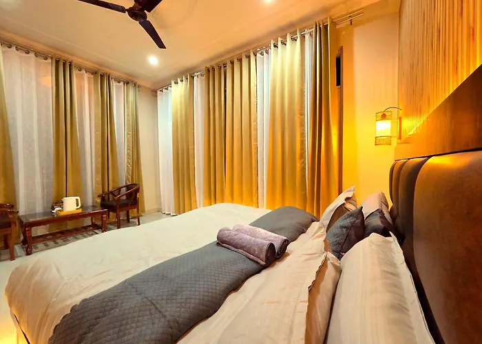 Prafull Hotel & Restaurant