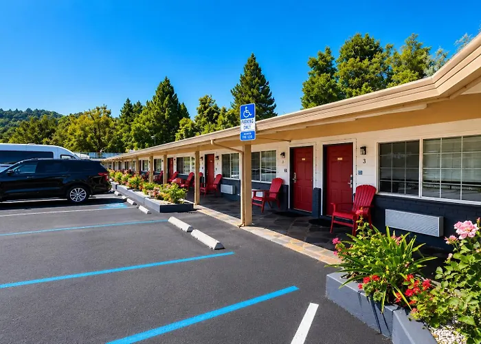Muir Lodge Motel