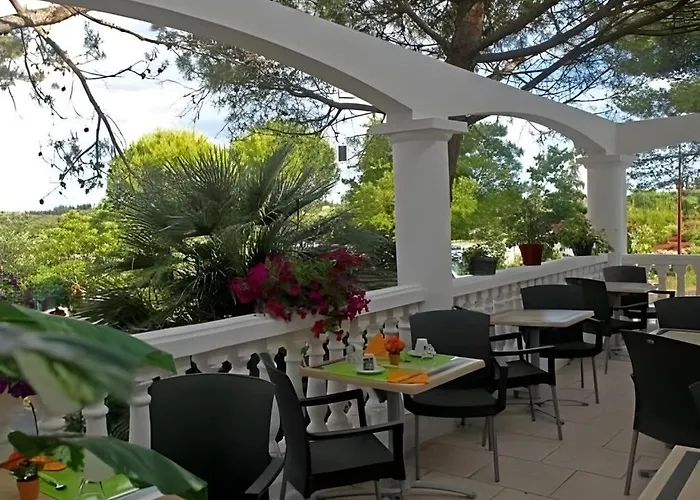 Le Sarac Hôtel Clermont-lʼHérault
