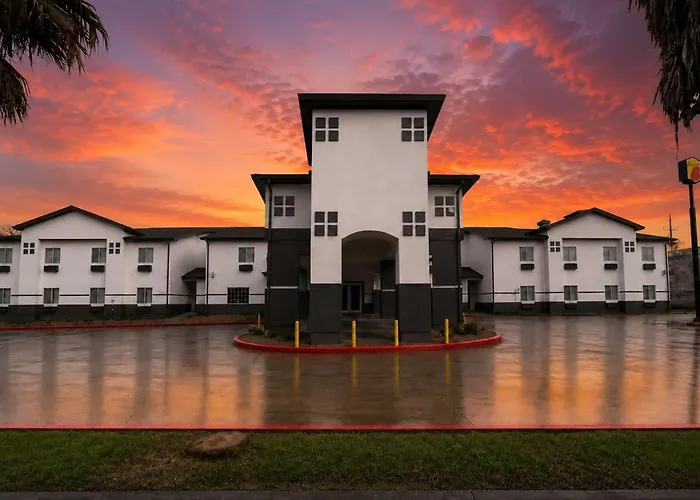 Super 8 By Wyndham Brenham Tx