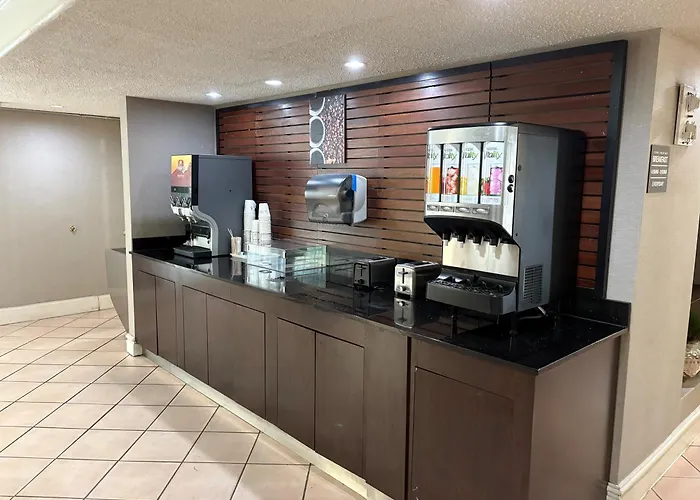 Super 8 By Wyndham The Woodlands North