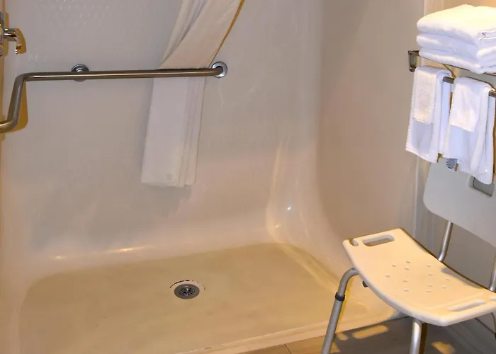 Quality Inn & Suites Brooks Louisville South