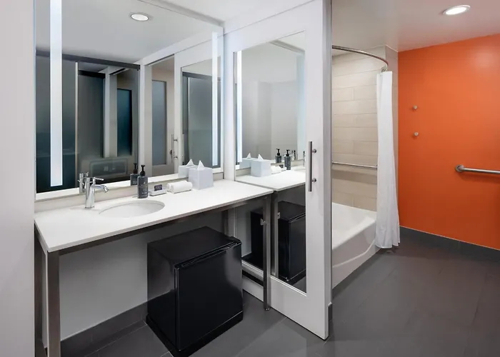 Aloft By Marriott New York Laguardia Airport