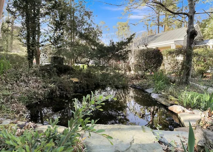 Flowertown Bed And Breakfast