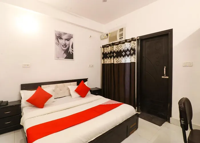 Hotel O Silver Palace Near Dwarka Sector 9 Metro Station