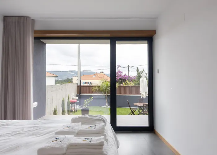 Abraços dos Avós - Casas de aldeia