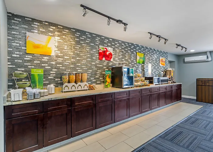 Suburban Studios Verona - Staunton North
