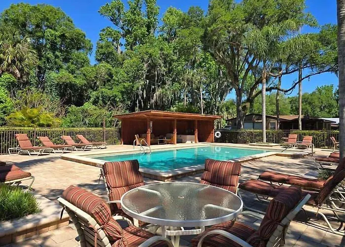 Tropical Marina & Resort On Lake Beresford DeLand