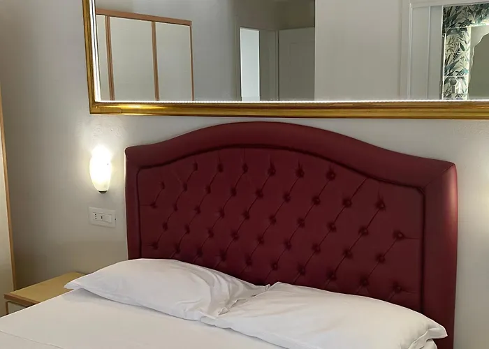 Cinquestelle Albergo del centro storico Palinuro