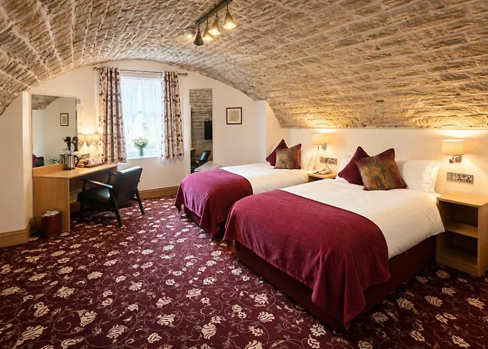 Edgerton Hotel - Ample Free Parking - 24 Hour Reception