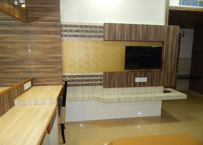 Hotel Aadhi