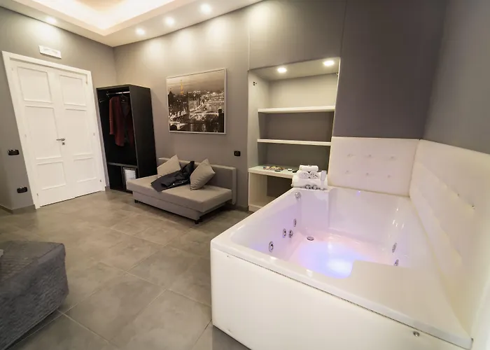 Le 4 Stagioni Dante'S Suites H Napoli Centro, By Clapa Group