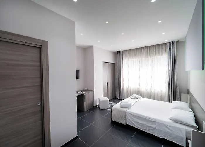 Le 4 Stagioni Dante'S Suites H Napoli Centro, By Clapa Group
