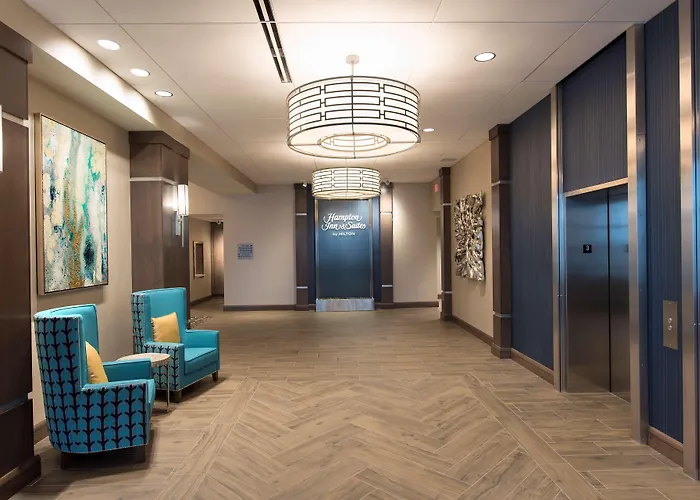 Hampton Inn & Suites Grand Rapids Downtown