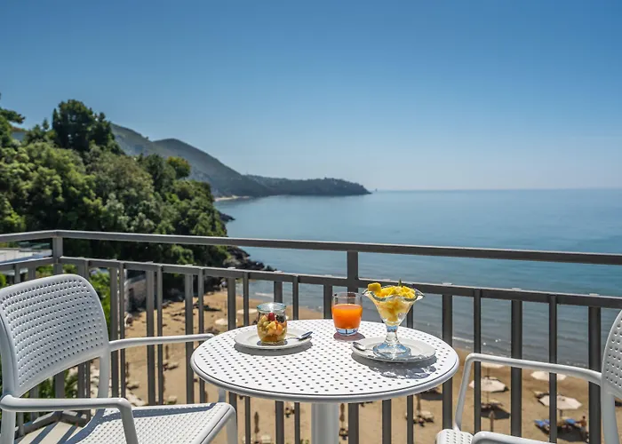 Summit Hotel