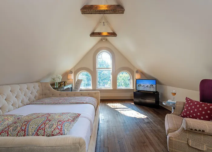 Stonehurst Place Bed & Breakfast