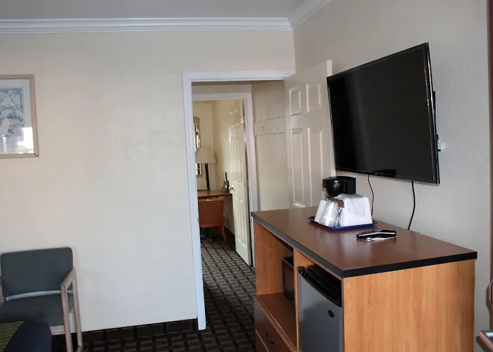 Riverside Inn & Suites Santa Cruz