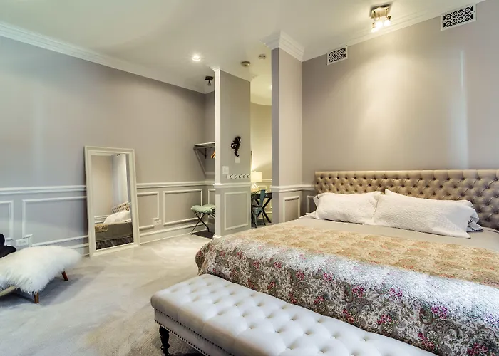 The Golden Arm (Adults Only) Hotel Chicago