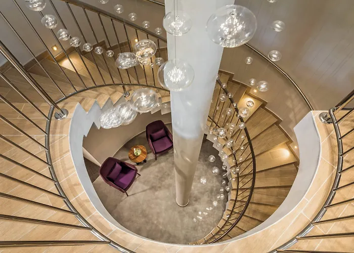 Le Meridien Lav Split