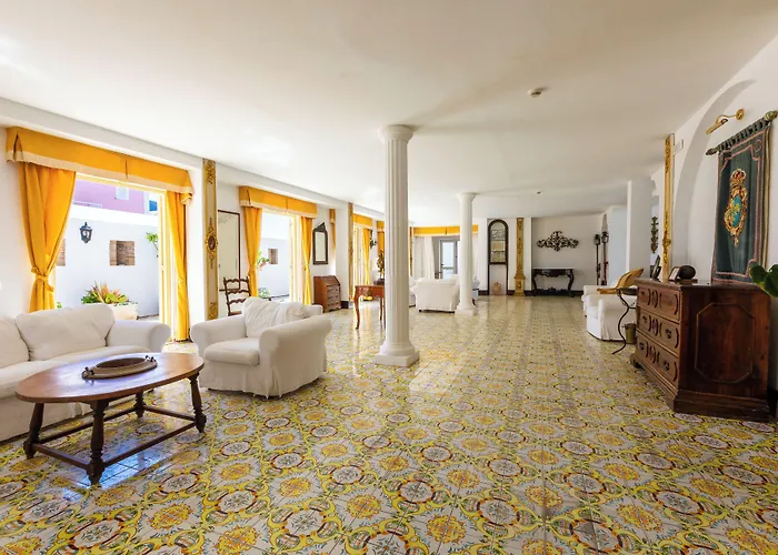 Hotel Torre Dei Borboni