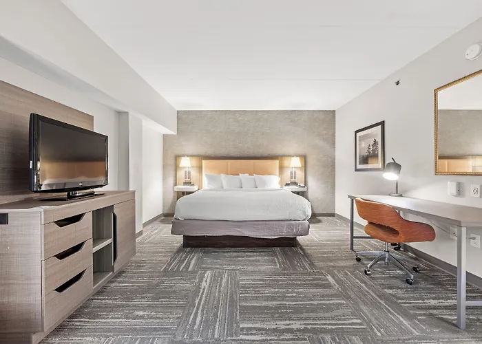 Hampton Inn & Suites Knoxville-Downtown