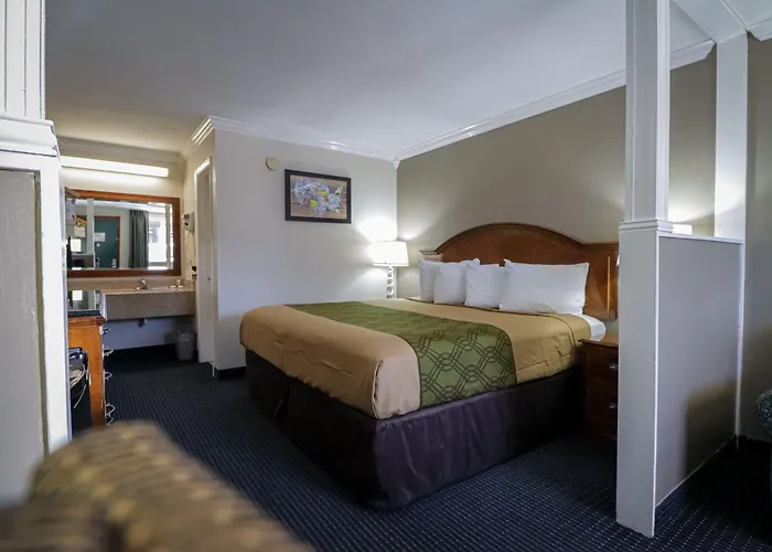 University Inn & Suites San Antonio