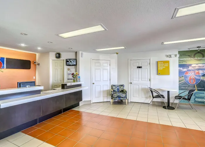 Motel 6-Dickson, Tn